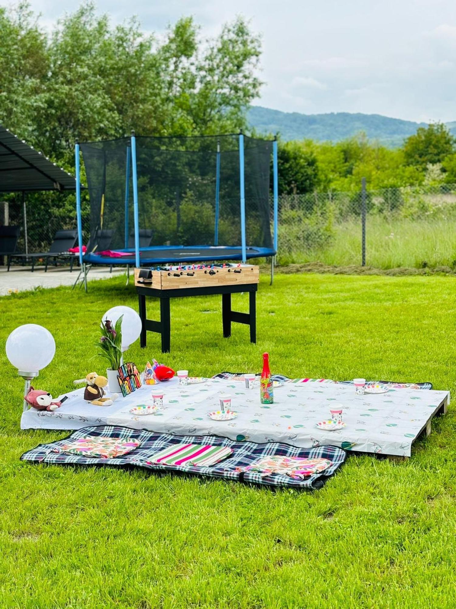 Отель Sun Garden Glamping Domes Кэлимэнешти Экстерьер фото